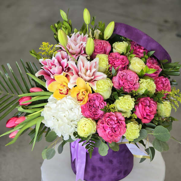 Elegant with garden roses 4067