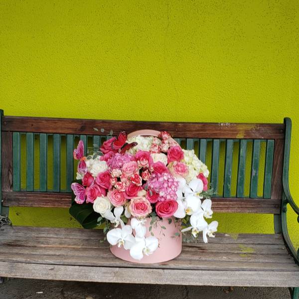 Elegant mix of pink