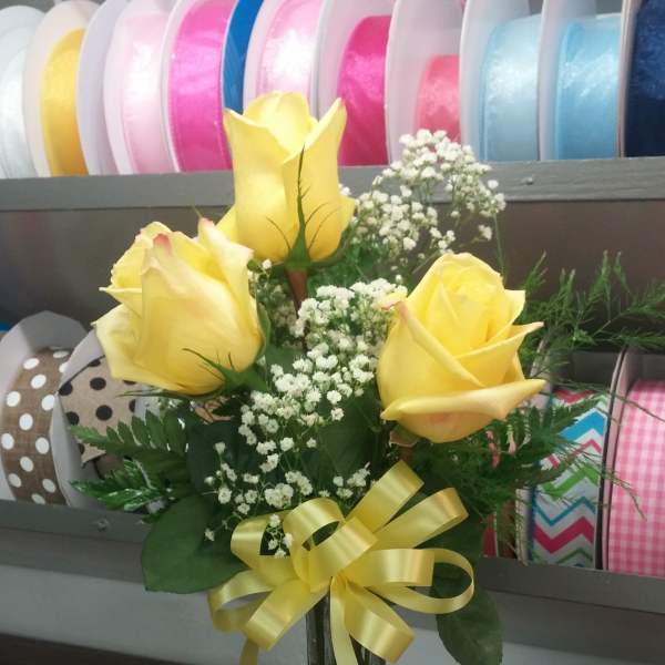 3 Yellow Roses