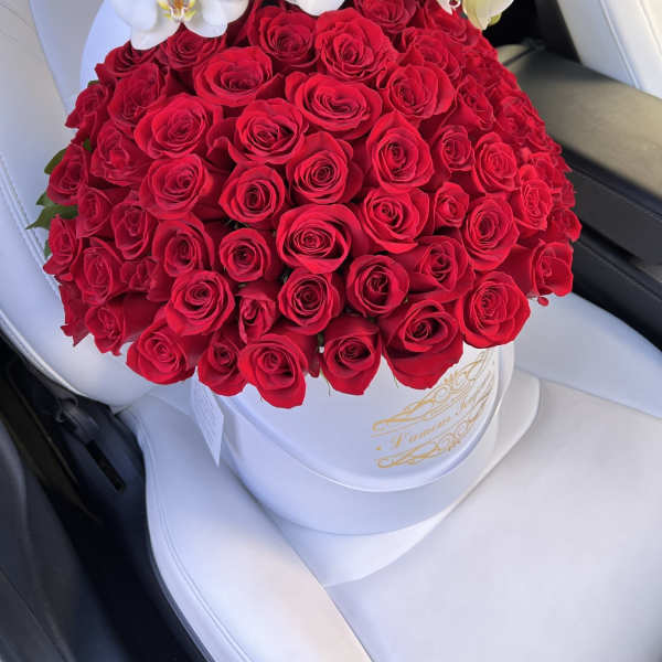 100 Roses + stem of orchids