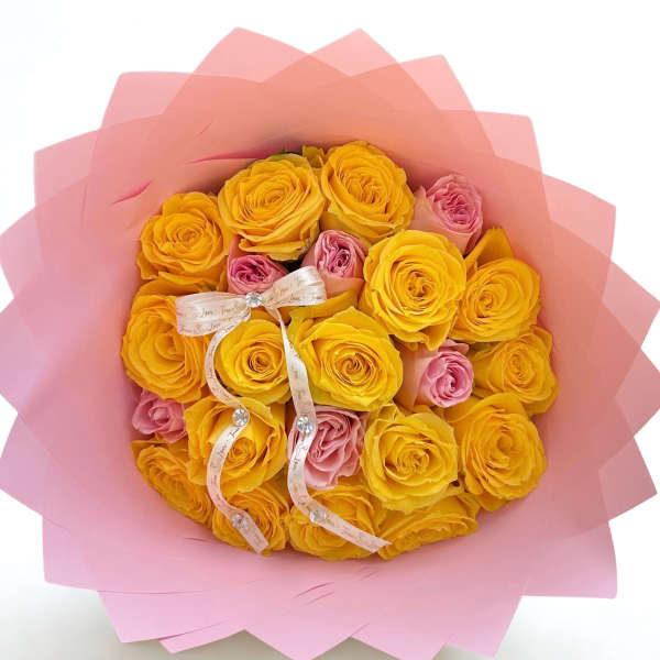 Sunny Love Yellow & Light pink Roses