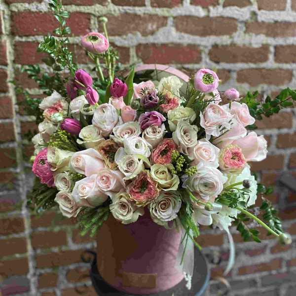 Pink and white mixed bouquet in a pink hatbox