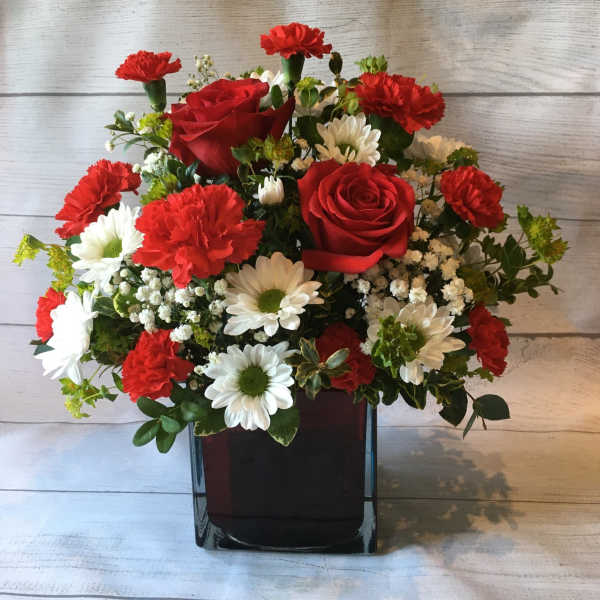 Red roses and white daisies in a black vase
