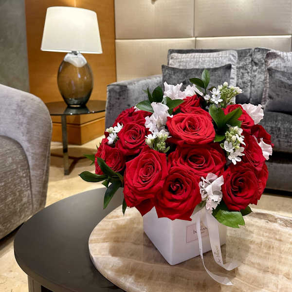 Romantic Red Rose Vase (12 Roses)