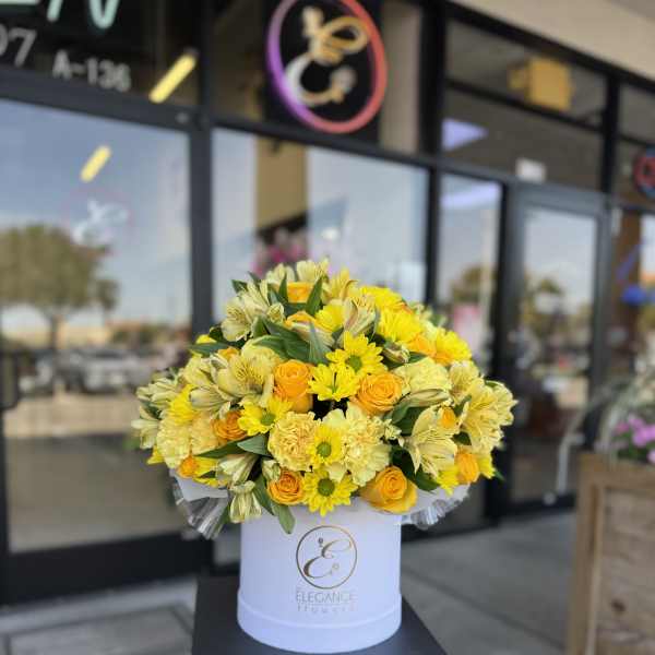 Yellow bouquet in a white hat box