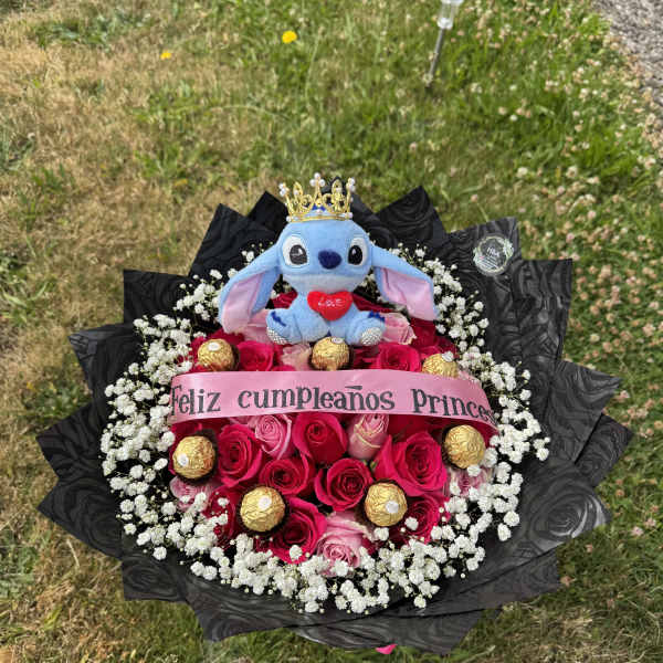 Bouquet of pink roses with a Stitch plush and crown