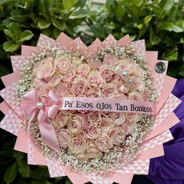 Pink rose bouquet with a ribbon and decorative crown
