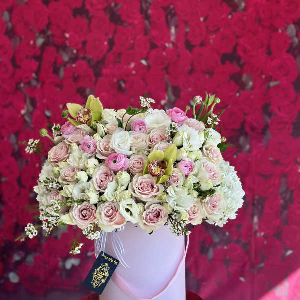 Large bouquet of pink and white roses in a pale pink hat box