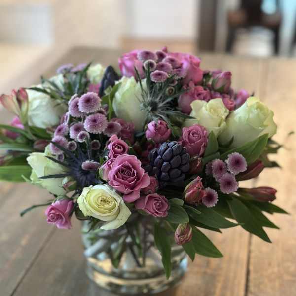 Pink and white rose bouquet in a clear glass vase