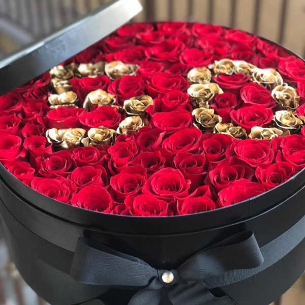Large rose box of one or two letters or digts