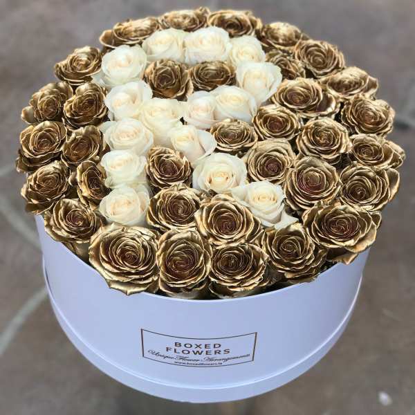 Round box of white and gold roses