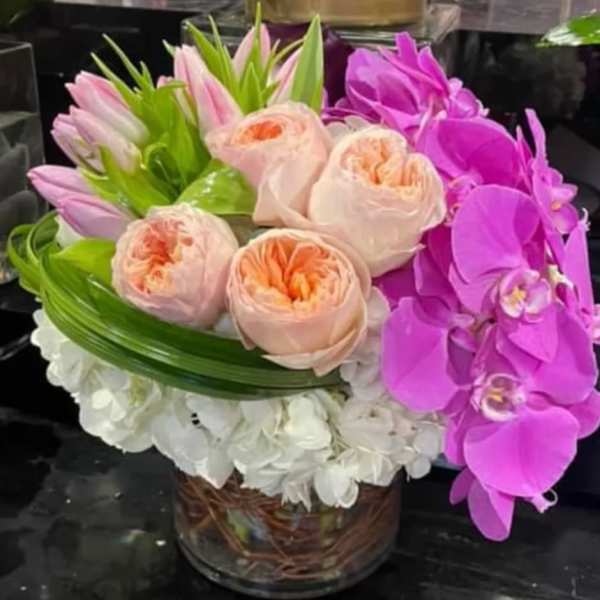 Bouquet of pink and white flowers in a glass vase