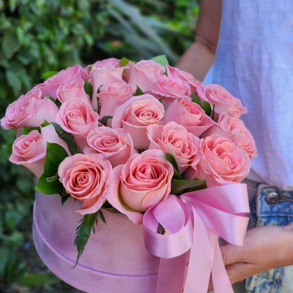 Pink rose bouquet in a round pink box with a ribbon