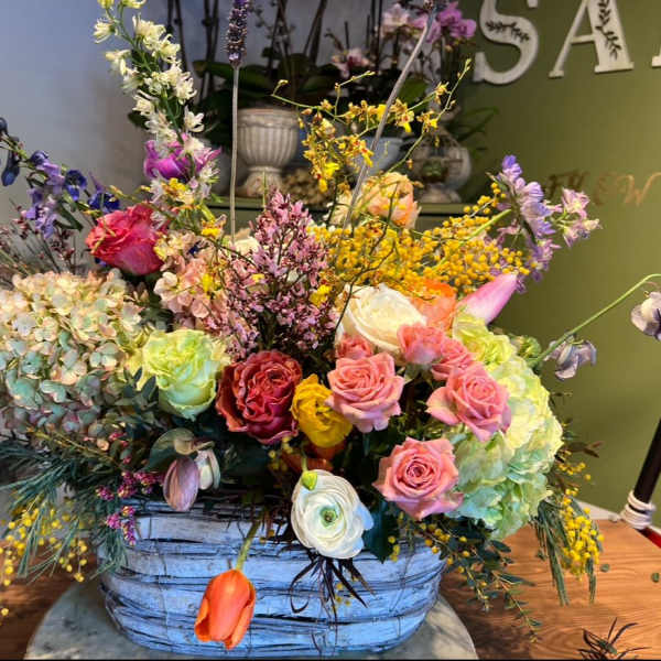 STUNNING BASKET SPRING ARRANGEMENT