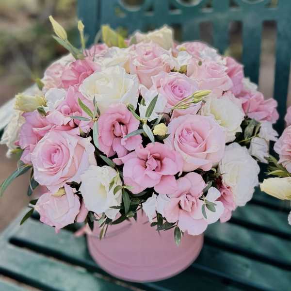 Pink and white rose bouquet in a round pink box