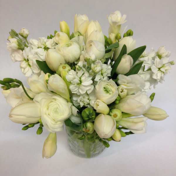 Simple and Fragrant white flowers Arrangement (Pre-order)