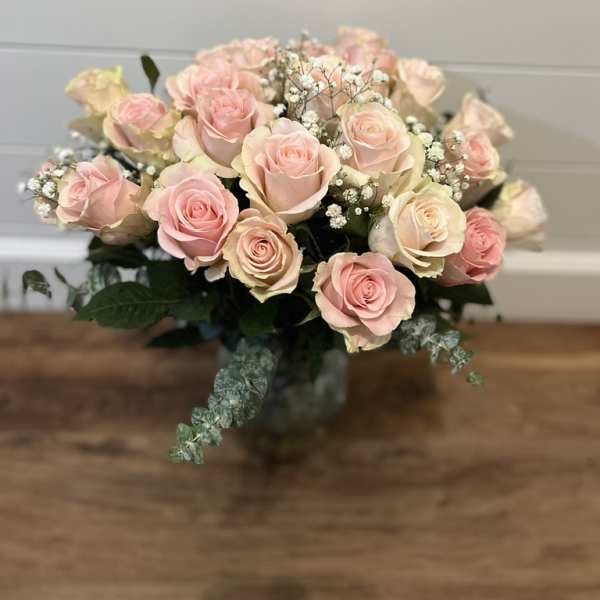 Bouquet of pale pink roses with baby's breath