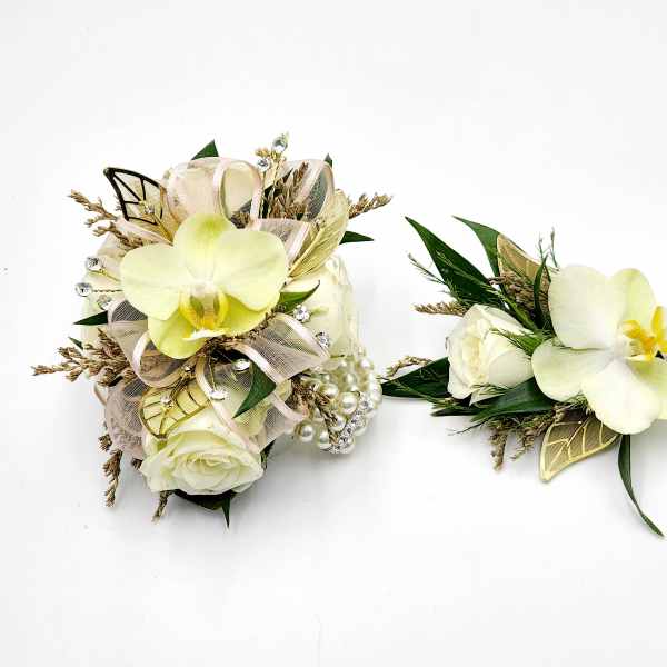 Monarch's Choice Boutonniere And Wristlet Set