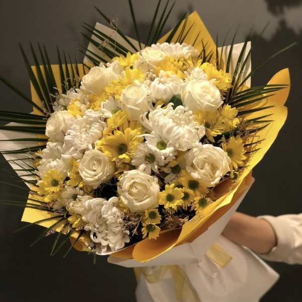 Yellow Delight Hand Bouquet