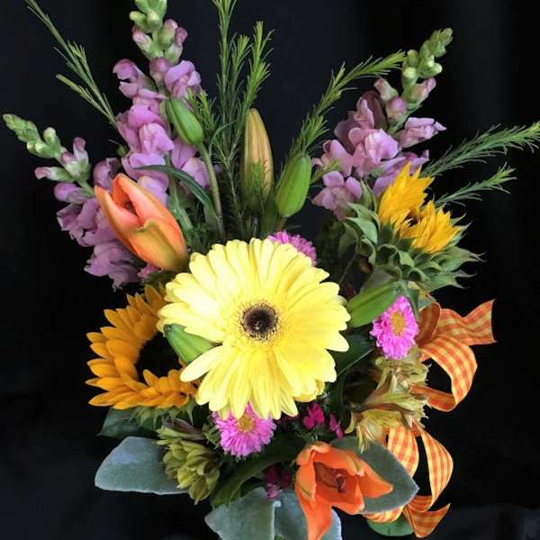 Small mixed bouquet for summer