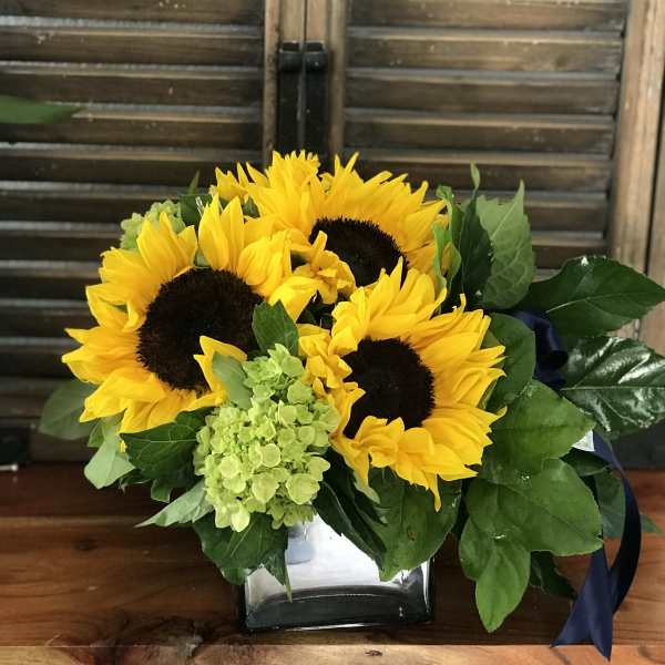 Sunflower bouquet with green hydrangea in a glass vase