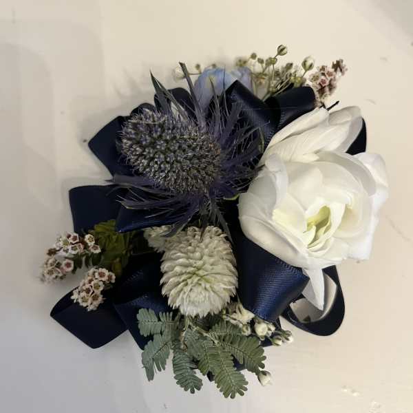 Small boutonniere with white blooms and navy ribbon