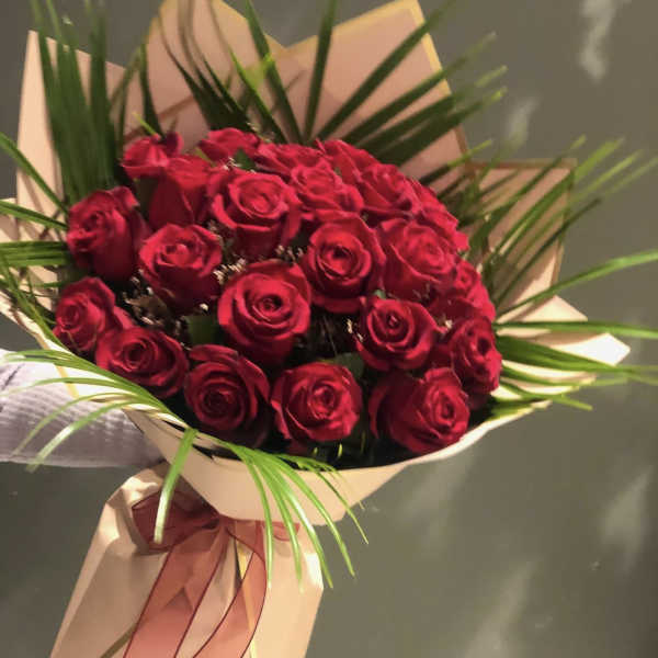 Show Your Love Hand Bouquet - 25roses