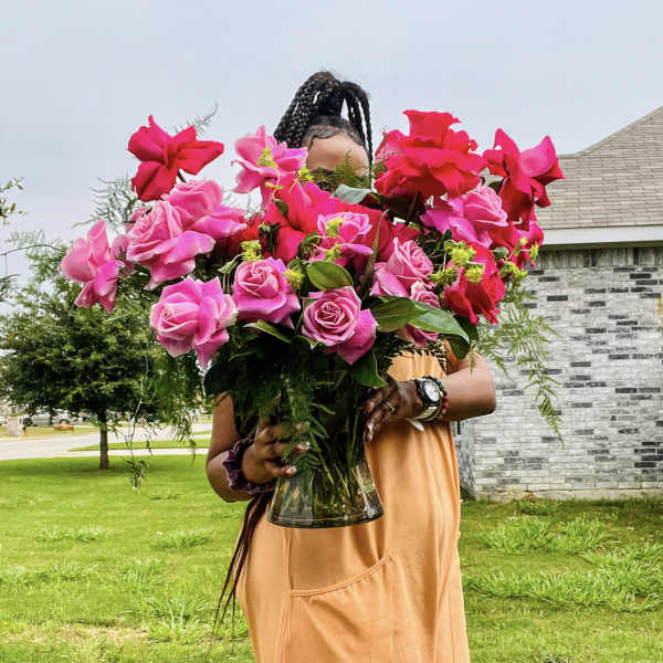 Large bouquet of pink and red roses in a glass vase