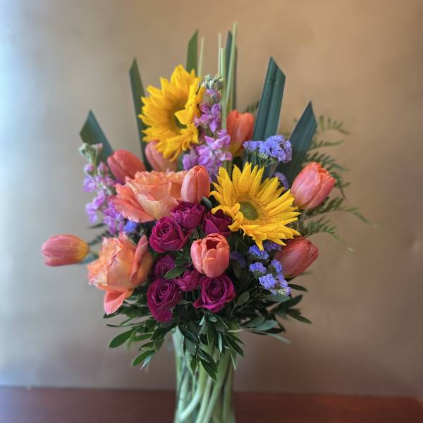 Bouquet of pink and orange flowers in a glass vase