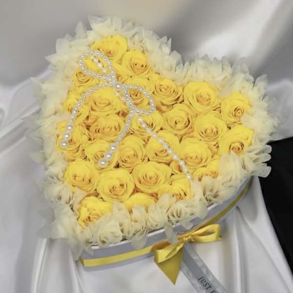 Heart-shaped bouquet of yellow roses with white tulle and pearl ribbon