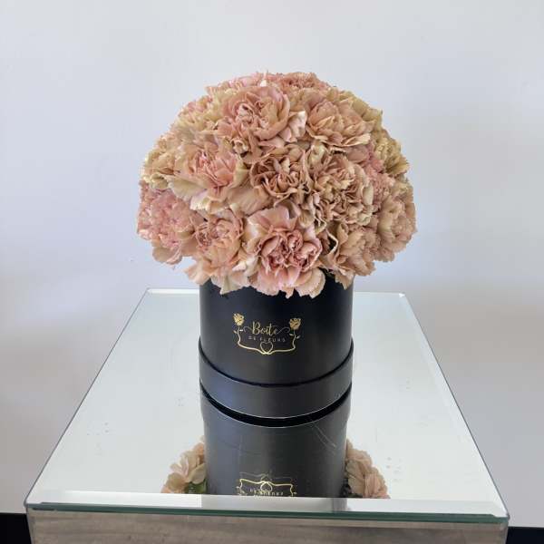 Peach carnation bouquet in a black hatbox