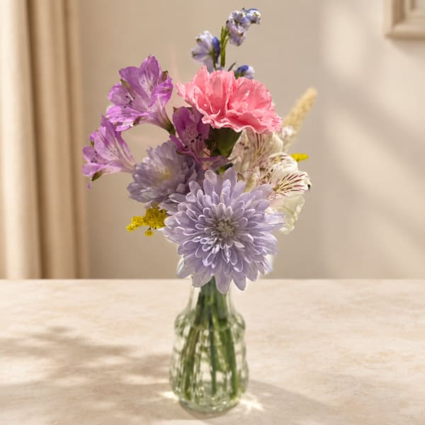 Mixed pastel bouquet in a clear glass vase