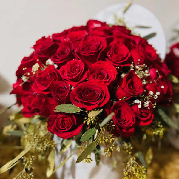Bouquet of red roses in a white vase