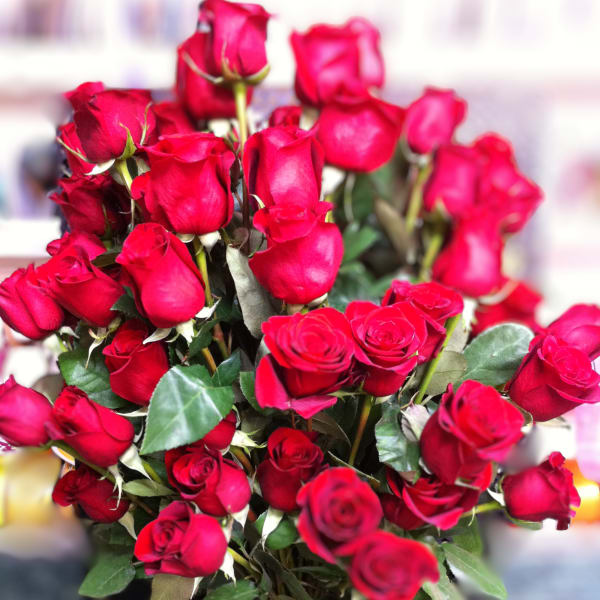 Bouquet of red roses in a clear glass vase