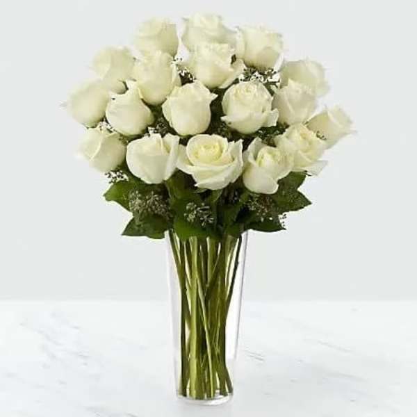 Bouquet of white roses in a clear glass vase