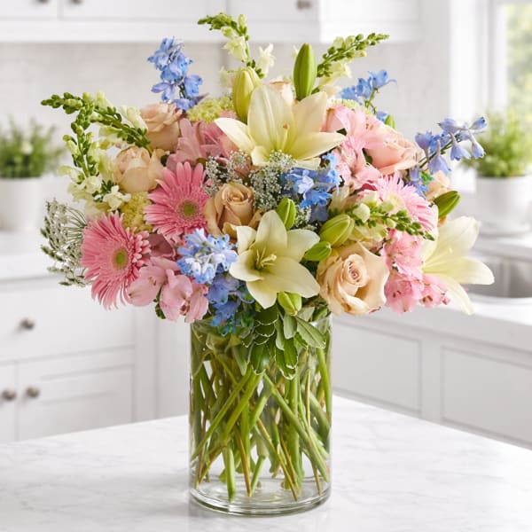 Mixed pastel bouquet in a clear glass vase