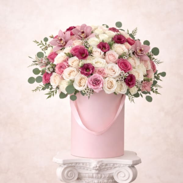 Pink and white rose bouquet in a pink hatbox