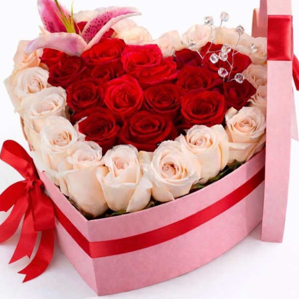 Cattleya Pink Luxury Heart Box