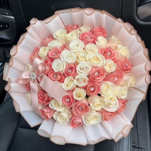 Mixed roses hand bouquet.