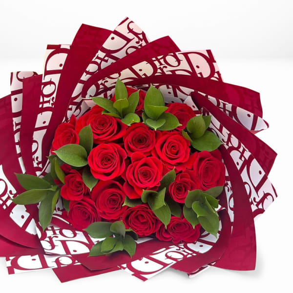 Bouquer Red Roses & Dior paper