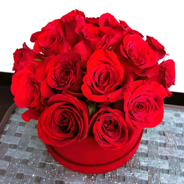 Red rose bouquet in a round red box