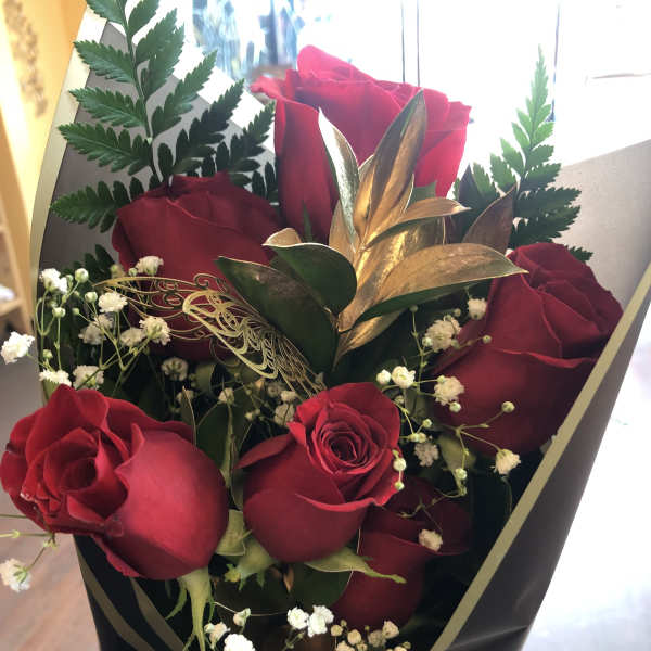 Bouquet of red roses with baby's breath in black wrap