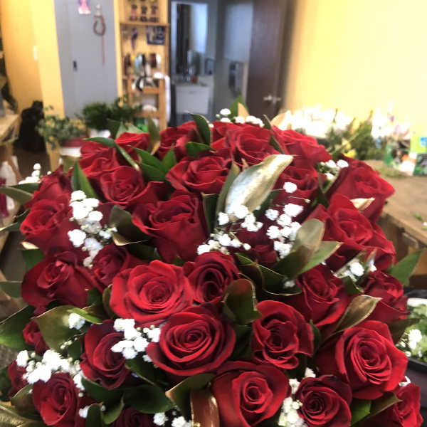 Bouquet of red roses with white baby's breath