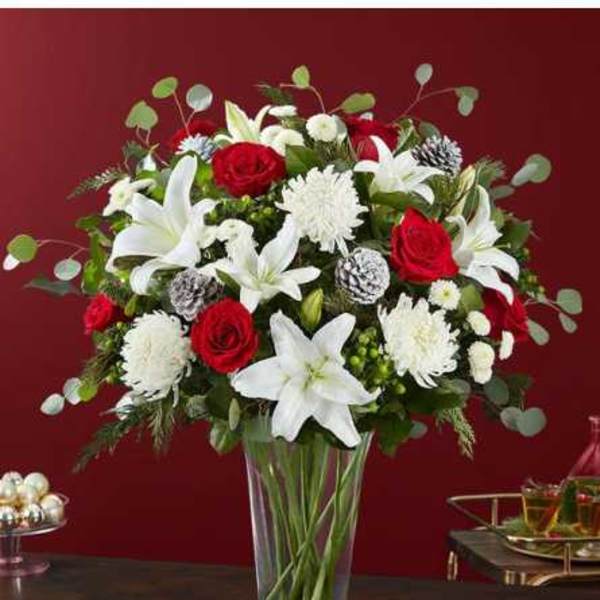 Red roses and white lilies in a clear glass vase