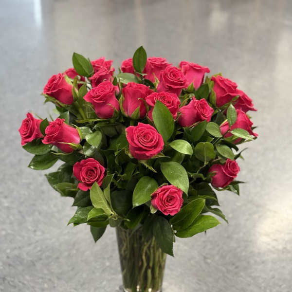 Bouquet of hot pink roses in a clear glass vase