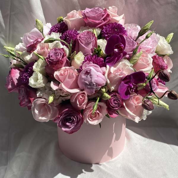 Pink and purple mixed bouquet in a pale pink hat box