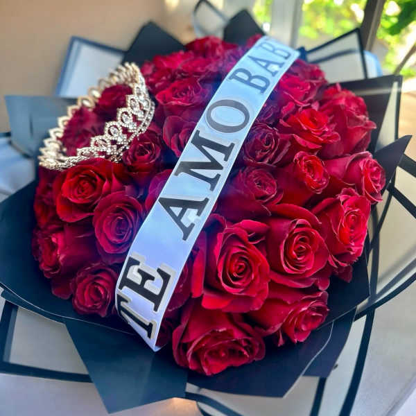 Bouquet of red roses with a tiara and a "MOM" sash