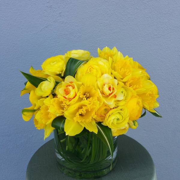Yellow floral bouquet in a clear glass vase