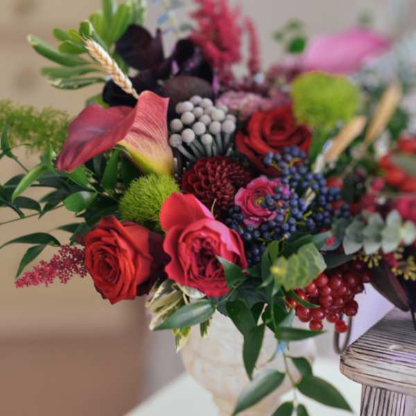 Mixed bouquet with red roses and pink calla lilies in a vase