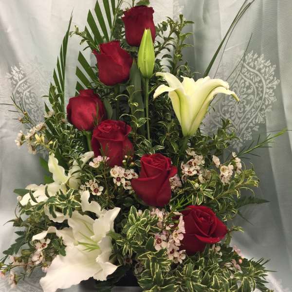 Red roses and White lilies arragement BQ003-60